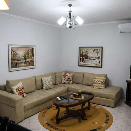 Lola'S Apartament Apartment Berat Exterior photo